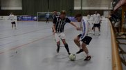Fußballspieler während der Veranstaltung Hallenmasters 2024/2025 kämpfen um den Ball
